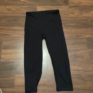Small black Aeropostale Capri athletic leggings